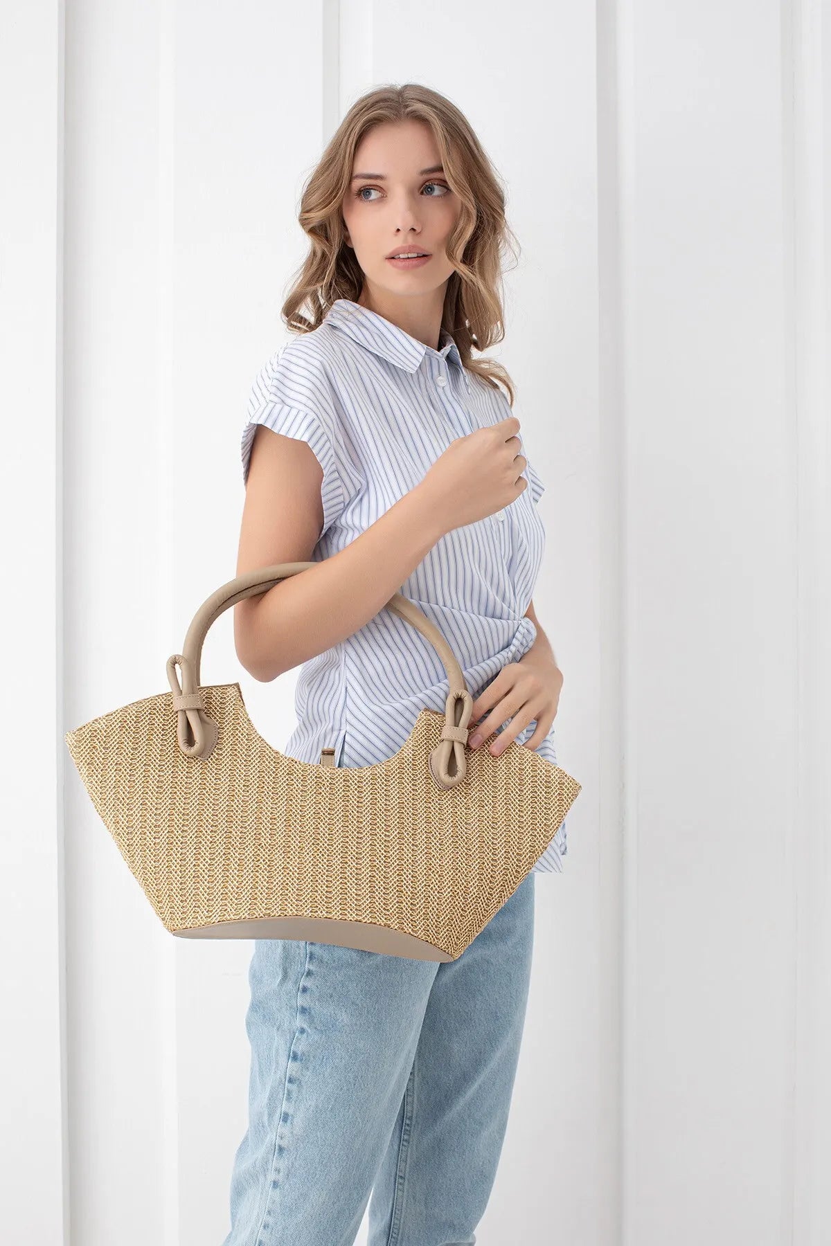 Curved Straw Handle Bag